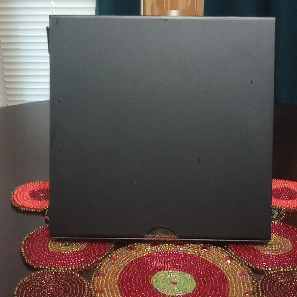 Versace Gift Box with Tissue Paper - Picture 5 of 14